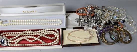 A box of mixed costume jewellery.